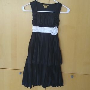 Pleated girls dress with rose